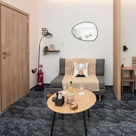 Capsule House - Modern Near Old Town And